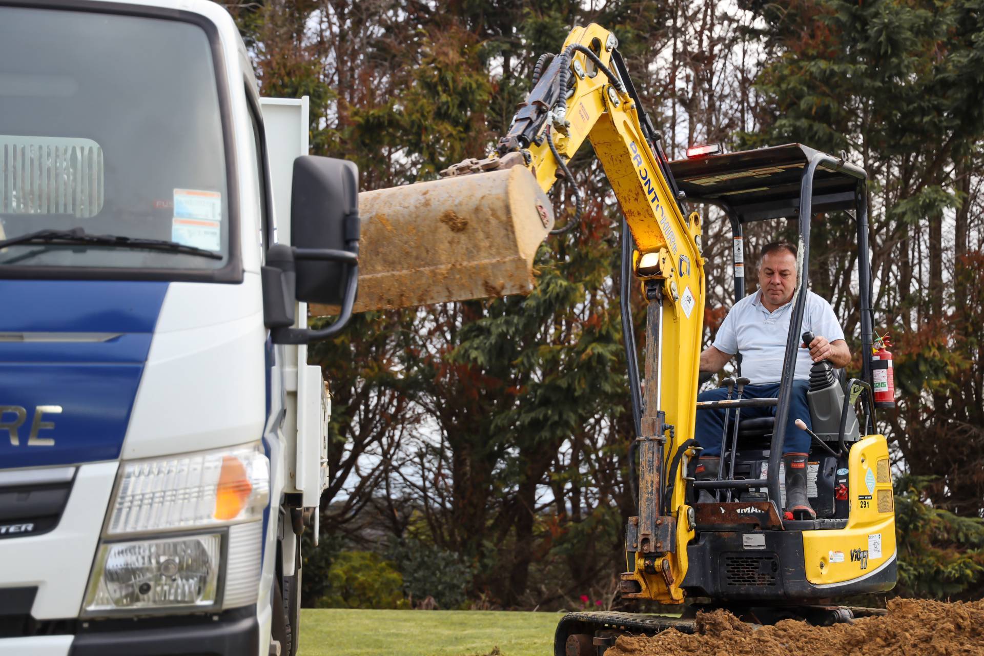 1.7T Mini Digger for Hire in Auckland from Pronto Hire