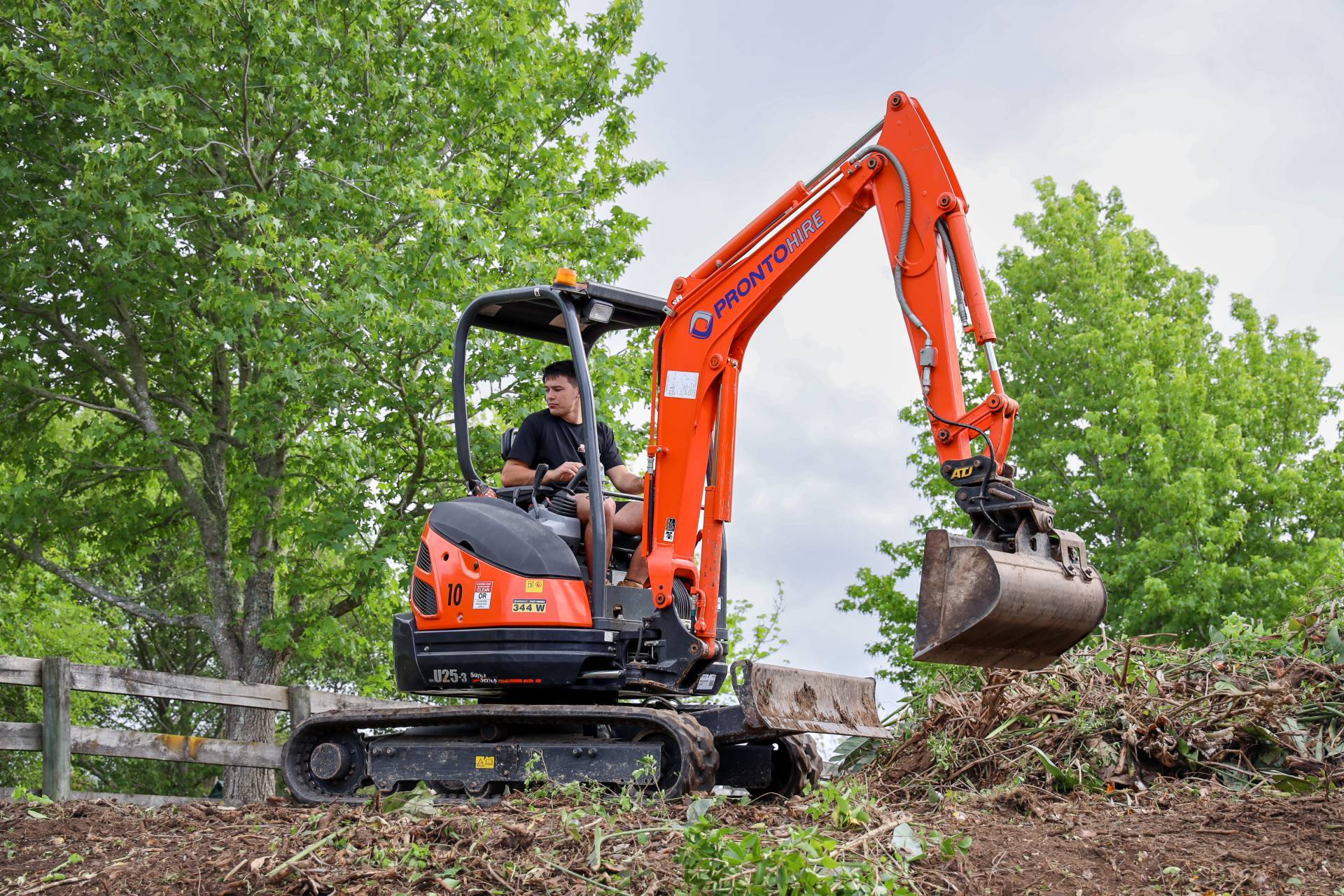 2.5 Ton Excavator for hire from Pronto Hire Auckland on a residential site